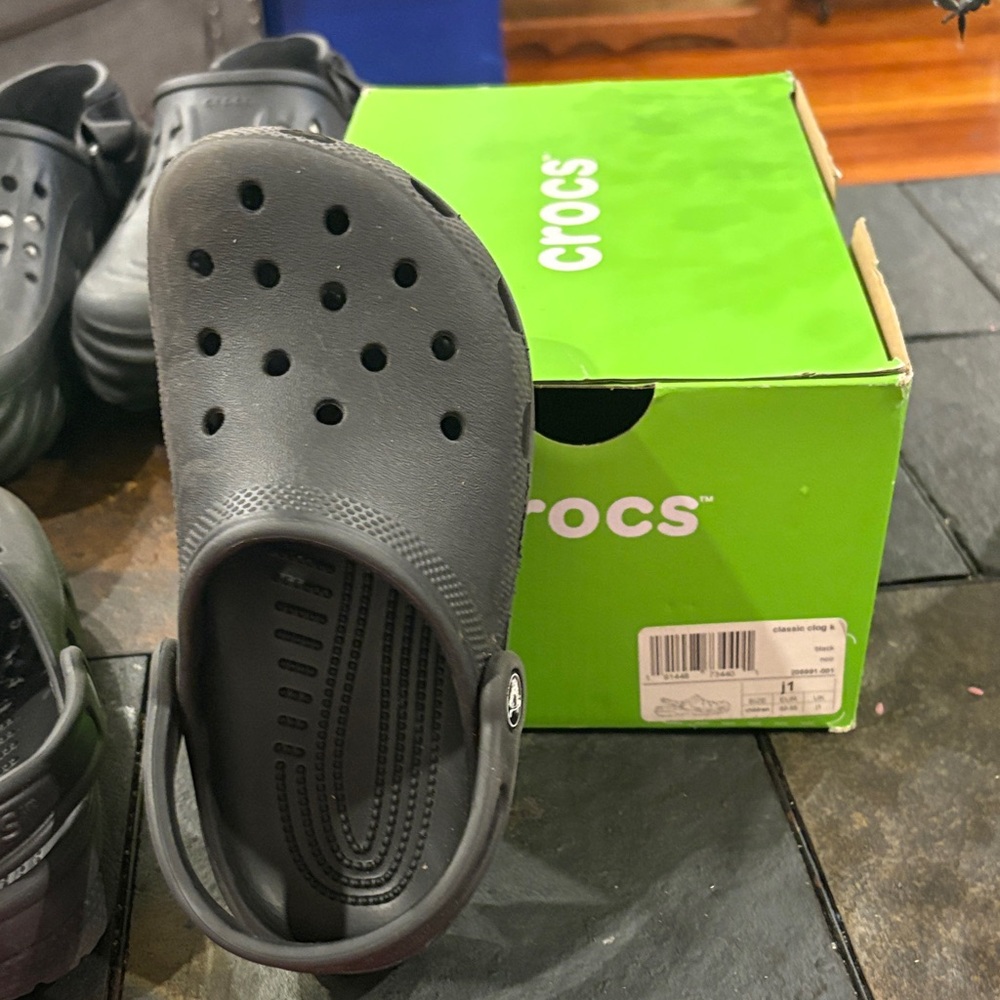 CROCS Classic Black Clogs